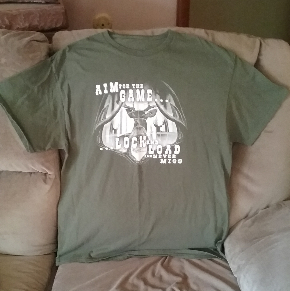 Deer Hunting Dark Green T-Shirt